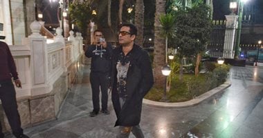 عمرو سعد ونبيل الحلفاوى أول الحضور فى عزاء زوجة عبدالرحمن أبو زهرة