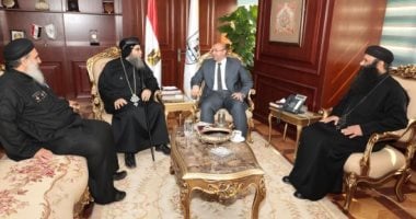 محافظ بني سويف يستقبل وفد بيت العائلة المصرية ومطران ببا