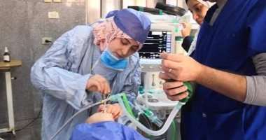 فريق طبى ببنها الجامعى يستخرج "طرف كيس كاتشب" من القصبة الهوائية لطفلة