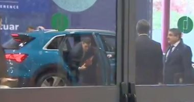 رئيس حكومة إسبانيا ينتقل بأول سيارة كهربائية بالكامل فى أوروبا 