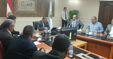 صور.. محافظ مطروح: رفع كفاءة الخدمات للمواطنين واستكمال المشروعات أولوية