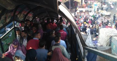 اشتباكات وتدافع بين المواطنين.. شكوى مستخدمى سلم مشاة شبرا الخيمة