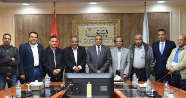  محافظ مطروح: المواطن ينتظر منا الكثير لحل مشاكلهم وتحسين معيشتهم