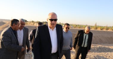 صور.. محافظ قنا يتفقد مخرات سيول المعنا وكرم عمران والكلاحين