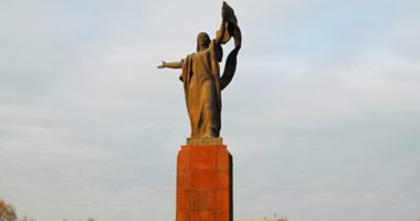 فنانة عارية تتسبب فى استقالة مديرة متحف بدولة قرغيزستان