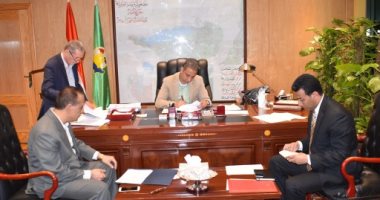 محافظ الفيوم يعتمد محاضر البت الخاصة بطلبات تقنين الأراضى