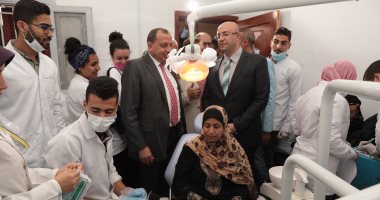 صور.. محافظ بنى سويف ورئيس الجامعة يفتتحان أعمال القافلة الطبية ببنى سليمان