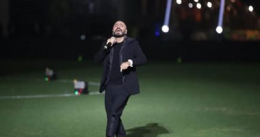 صور.. جيتار تامر حسنى وملابس من أدواره السينمائية فى معرض خيرى بالإمارات