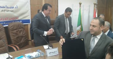 وزير التعليم العالى: بعض المناهج بالجامعات لم تتغير من 60 عاما