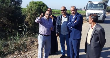 صور.. محافظ قنا يوجه بإصلاح هبوط أرضى بطريق قرية العليقات