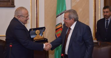 رئيس جامعة القاهرة يكرم مفيد شهاب وجابر عصفور لحصولهما على جائزة النيل..صور