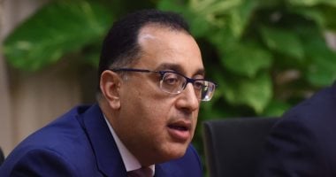 رئيس الوزراء يكلف بسرعة نقل 1000 موظف لسد العجز بمكاتب الشهر العقارى