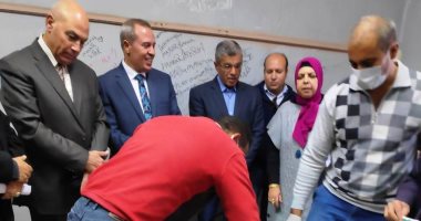 خروج جميع المصاببين فى واقعة اختناق مدرسة شربين الثانوية بالدقهلية.. صور