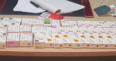 ضبط راكب بمطار القاهرة حاول تهريب كمية كبيرة من الأقراص المخدرة