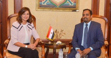 وزيرة الهجرة تبحث شكوى 75 طالبًا مصريًا في ماليزيا مع القائم بأعمال السفير الماليزي بالقاهرة