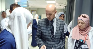 صور.. وكيل "صحة الشرقية" يمر على مستشفى أبو كبير ويأمر بتوفير استشاريين