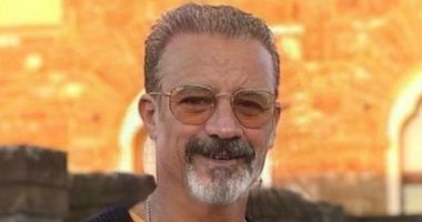أحمد داود يداعب جمهوره بصورته وهو متقدم فى العمر     