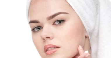 وصفات طبيعية لترطيب البشرة.. جل الصبار والزيوت الطبيعية مفيش غنى عنهم