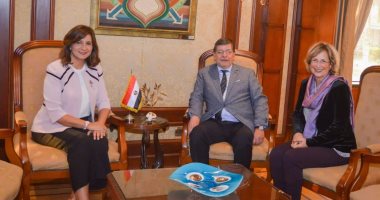 وزيرة الهجرة تستقبل حفيد محمد صدقى أول طيار مدنى وأحد رموز المصريين بالخارج