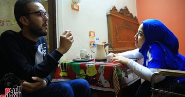 فيديو وصور.. النجاح على كرسى متحرك.. ضمور العضلات لم يمنع شقيقين من تحقيق أحلامهما.. إسلام يتأهل لأولمبياد طوكيو 2020 فى تنس الطاولة.. إيمان تصنع الإكسسوار.. ووالدتهما: فرحانة بأولادى وهفضل سند ليهم طول العمر
