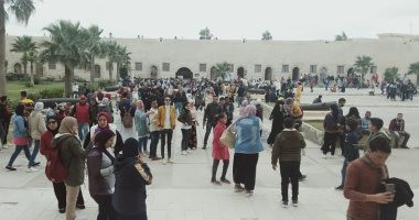 صور.. إقبال كبير على قلعة قايتباى رغم التقلبات الجوية