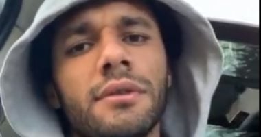 محمد الننى يشارك جماهيره قراءة القرآن الكريم.. فيديو