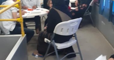 أتوبيس التأمين الصحى الشامل يواصل توعية وتسجيل أهالى البياضية بالأقصر