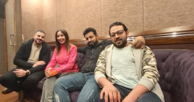 "استعجلت".. شاهد كواليس تسجيل جنات لأحدث أغنياتها بتوقيع Jezo..صور