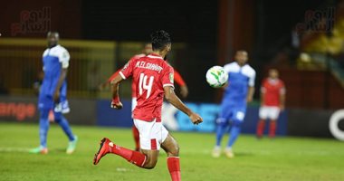 الأهلى يتفوق على الهلال السودانى بهدفين فى الشوط الأول.. فايلر يعدل مركز أحمد فتحى ويعيده للمساك.. الشحات يستغل هدية قفشة ويسجل الأول.. رمضان صبحى "الواثق" يعزز من ركلة جزاء.. والهلال يتخلص من تحفظه الدفاعى