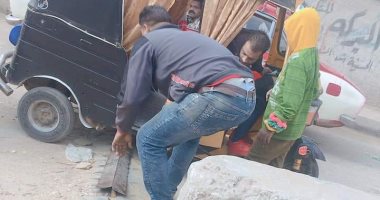 صور.. ضبط سباك لوضعه حاجز حديدى على "شوكة مطب" للمرور المخالف بالزقازيق