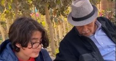 يوم جميل للذكرى.. والد هنا شيحة يعلم حفيده الرسم.. فيديو وصور
