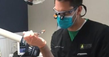 طبيب أسنان أمريكى يواجه 42 تهمة بسبب خلع ضرس مريضة.. التفاصيل تضحك