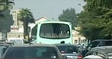 فيديو .. زحام مرورى بمحيط جامعة القاهرة بسبب زيادة الأحمال