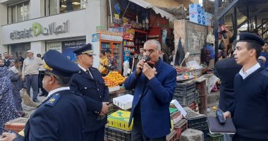 صور.. حى الدقى يشن حملة لرفع الإشغالات بشارعى التحرير والسودان