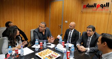 قيادات «أورنج» و«إى فاينانس» فى ندوة «اليوم السابع»:  البنية التحتية والتوعية أبرز تحديات التحول الرقمى.. إبراهيم سرحان: 6 مليارات جنيه إيرادات للدولة من التحصيل الإلكترونى.. والمواطن يقبل على الخدمات المميكنة
