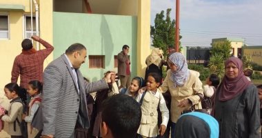 توزيع إعانات عاجلة على المنقولين من أبناء سيناء بالمحافظات