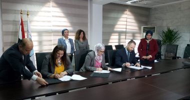 وزيرة البيئة توقع المرحلة الثالثة لمشروع إدارة المخلفات الصلبة بالمنيا ..صور