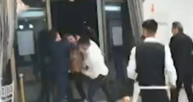 شاهد.. خناقة بالسكاكين وإصابة 6 أشخاص فى قاعة بأستراليا أثناء حفل فارس كرم