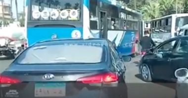 فيديو .. زحام مرورى بشارع الجامعة بسبب زيادة الأحمال