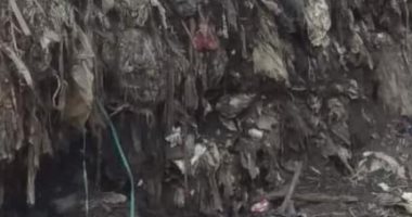 ترعة "أم غميق" مصدر للتلوث بقريتى كفر خضر والجبالية بطنطا.. والأهالى يستغيثون