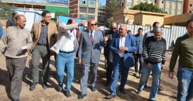 صور.. محافظ القليوبية يتفقد عدد من المشروعات الخدمية بمدينة القناطر