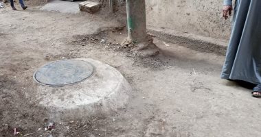 أهالى قرية تانوف بالمنيا يطالبون برصف الشوارع وتسويتها ببالوعات الصرف