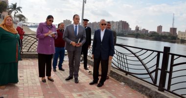 صور.. محافظ القليوبية يحيل موظفى مجلس مدينة كفر شكر للتحقيق