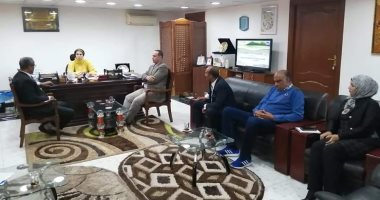 رئيس مدينة سفاجا تلتقى ممثلى الفنادق لبحث توظيف ذوى الاحتياجات الخاصة