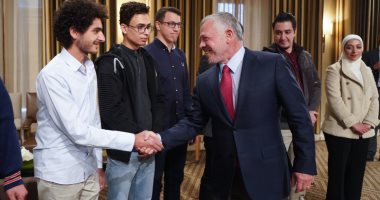 العاهل الأردنى يستقبل طلابا حققوا نتائج متقدمة فى مسابقات عالمية للبرمجة