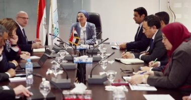 وزيرة البيئة تبحث مع البنك الدولى دعم منظومة المخلفات والنقل الكهربائى
