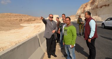 محافظ أسيوط يتفقد أعمال تنفيذ محور الهضبة الغربية بتكلفه 1.2 مليار جنيه