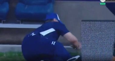 فيديو.. سقوط كوميدي لمارادونا فى مباراة فريقه بالدوري الأرجنتيني