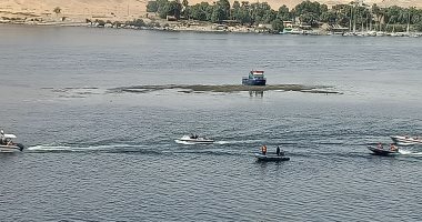 تمشيط المجرى الملاحى للنيل قبل انطلاق منتدى أسوان.. صور