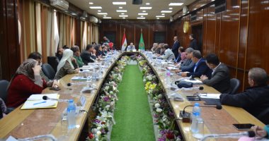 سكرتير عام الدقهلية يطلب سرعة توصيل خطوط الصرف بشارع الدراسات 